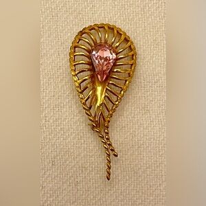 2” Vintage Gold Tone Brooch Pin Pink Teardrop Glass Accent